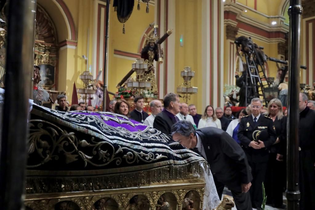 En imágenes | San Cayetano abre sus puertas tras la suspensión del Santo Entierro por la lluvia