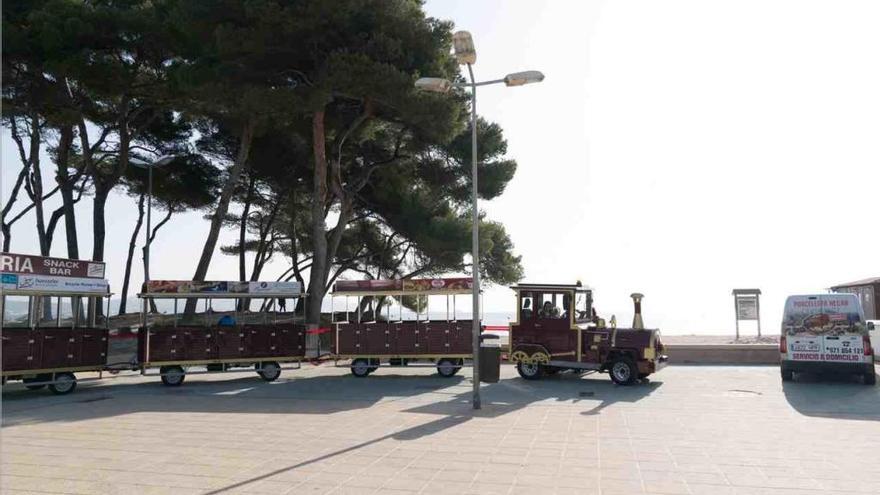 Der Zug bei seiner Einweihung an der Playa de Muro