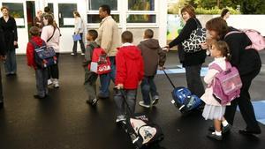 zentauroepp11259946 lll02 lille  francia  3 9 2009   varios padres acompa an a s200621170923