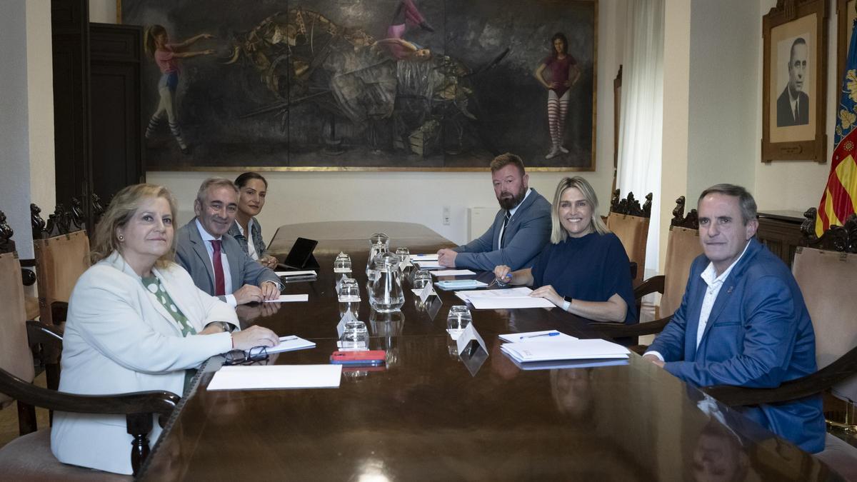 La presidenta de la Diputación, Marta Barrachina, se ha reunido este jueves con el conseller Miguel Barrachina.