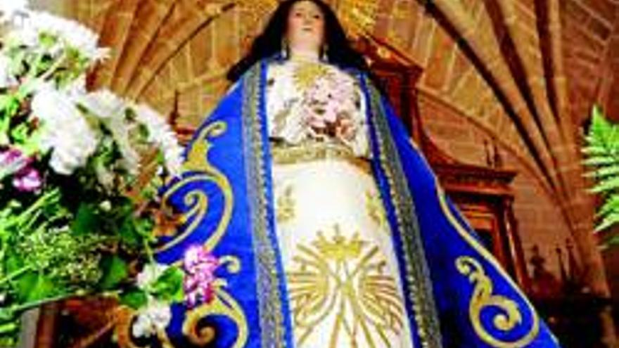 La historia de la Virgen de Altagracia en 385 páginas