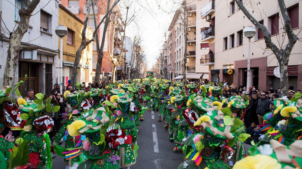Un momento de la rúa de disfraces del Carnaval de Sabadell de 2018.