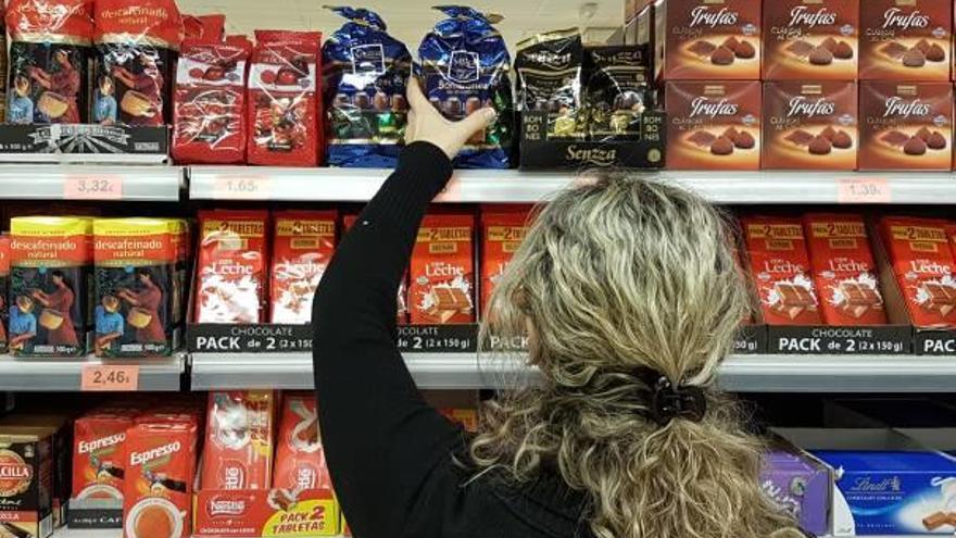 Un lineal con el surtido de bombones Senzza, que Chocolates Valor fabrica para Mercadona.