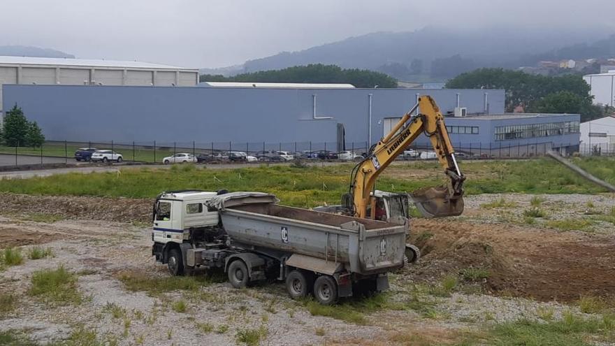 Obras en la antigua parcela de la Schweppes, en Sabón.