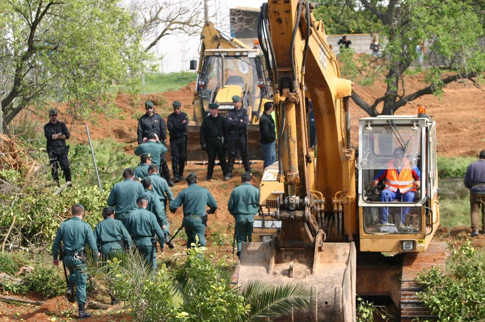 Imágenes de 2006 de los antiautopistas en la finca.