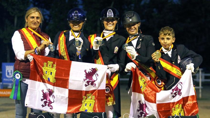 Castilla y León, con Alba Abollo, campeona por equipos de Doma Clásica Menores