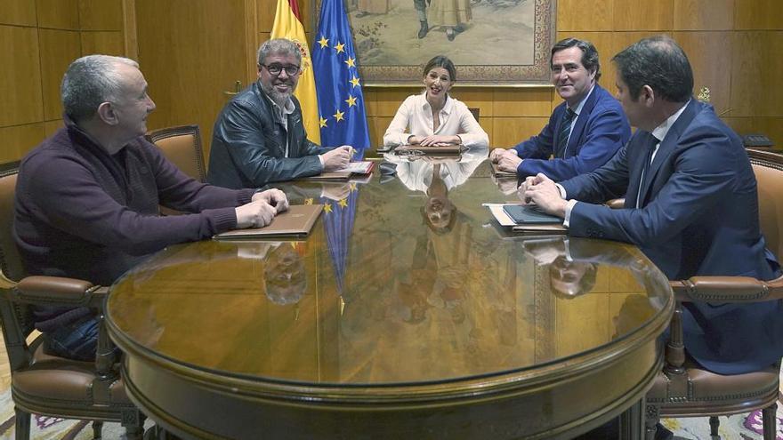 Una reunión de los agentes sociales con la ministra Yolanda Díaz.