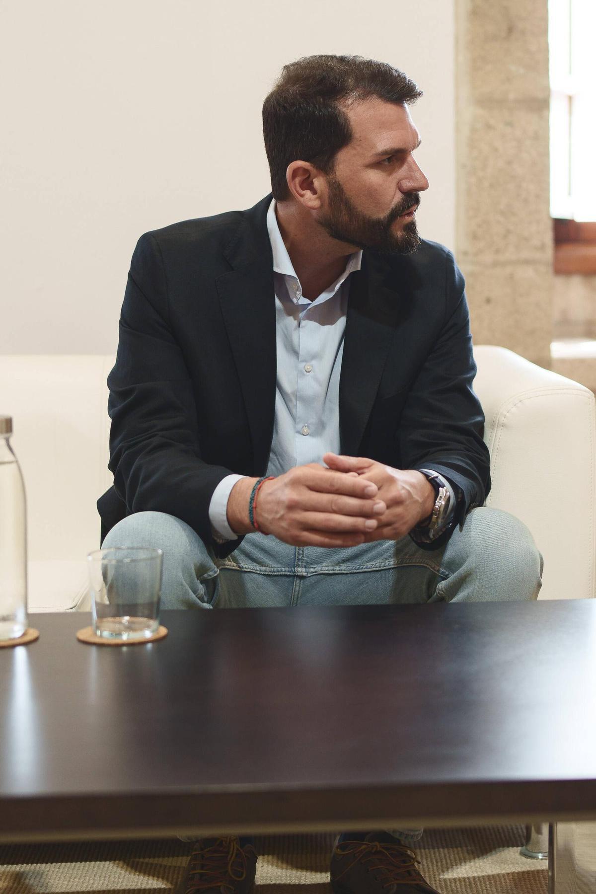 Fotogalería | Reunión entre la presidenta de la Junta, María Guardiola, y el secretario del PSOE en Extremadura, Álvaro Sánchez Cotrina