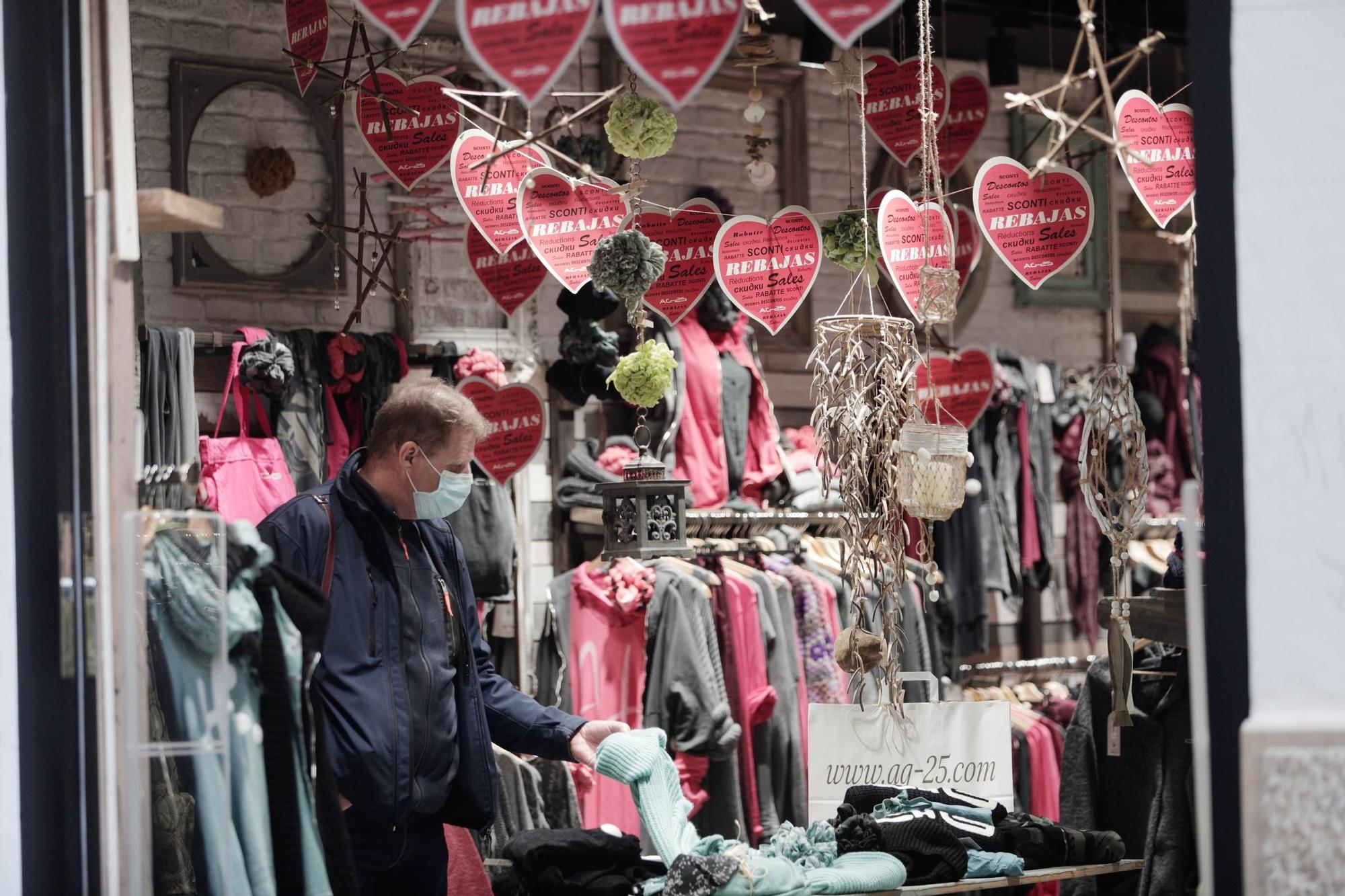 Primer día de rebajas: «Esperamos salvar la temporada de Navidad, que ha sido nefasta»