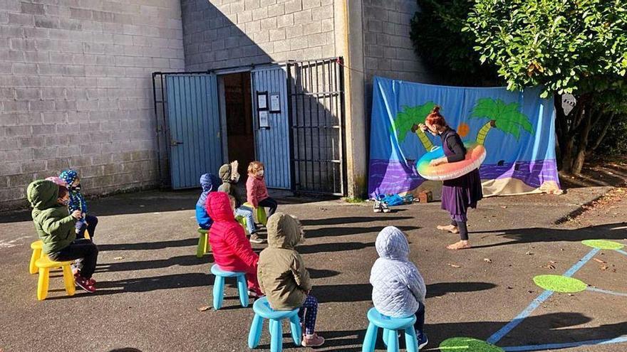 Actividad de lectura en el CEIP Vicente Arias de la Maza, al que acude el pequeño.