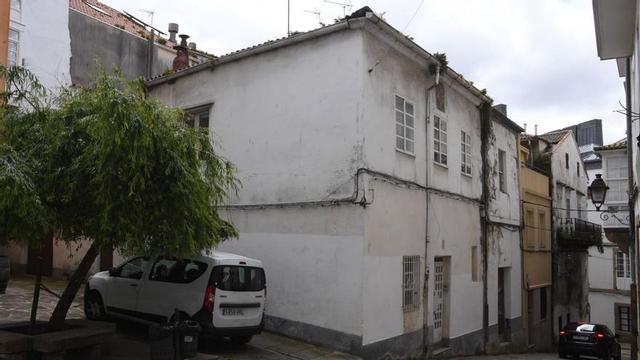El edificio que ocupa los números 4 y 4A de la calle Sinagoga, vieja casa hidalga.   | // CARLOS PARDELLAS