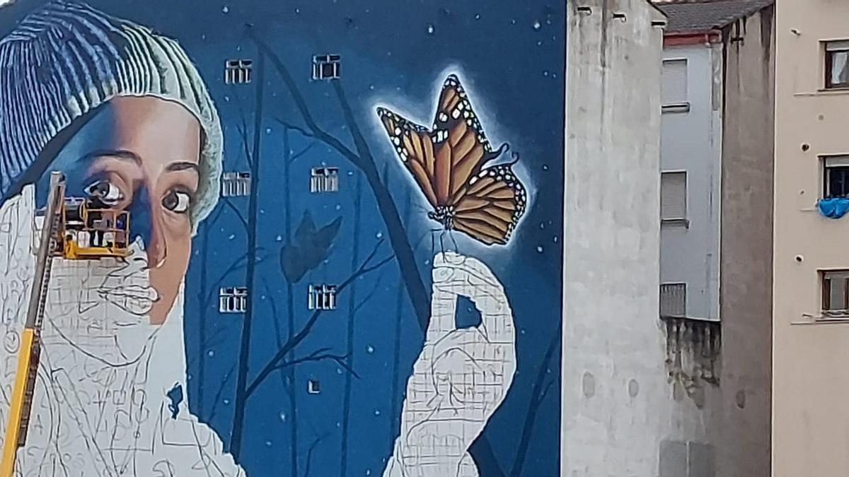 Así se pinta el gigantesco grafiti de El Berrón