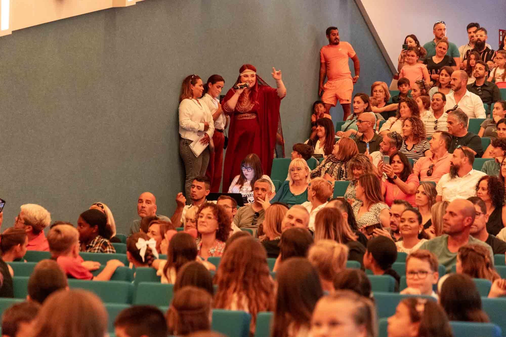 Entrega de premios del concurso infantil de relatos cortos "Cuéntame un cuento para comer" en el Club INFORMACIÓN organizado por COES