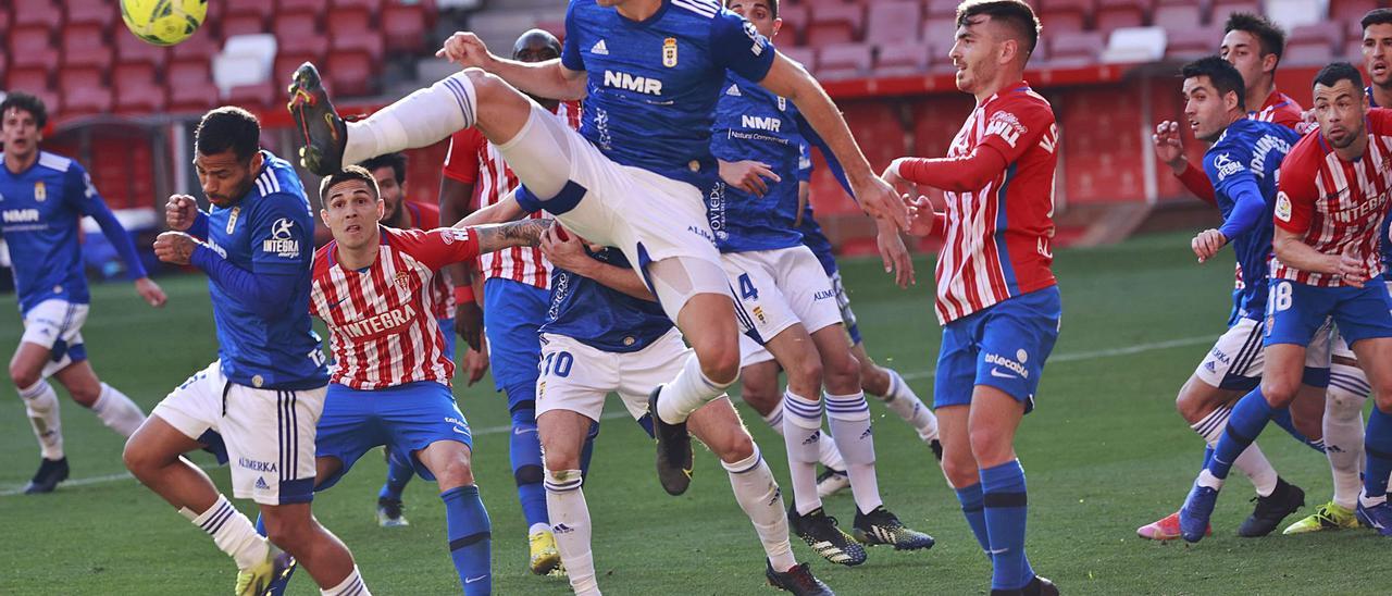 El Oviedo impone la ley del derbi