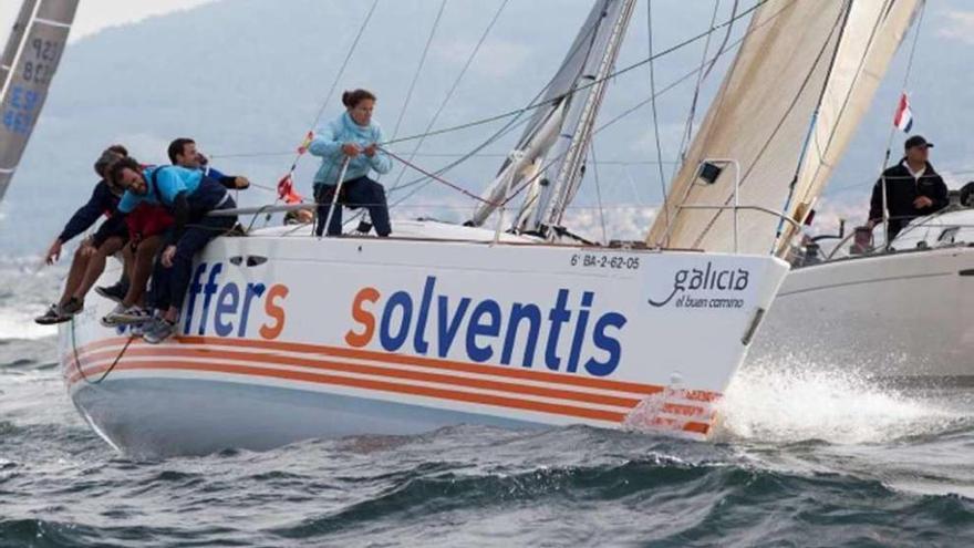 El &#039;Solventis&#039;, que estará en Sada, en una regata.