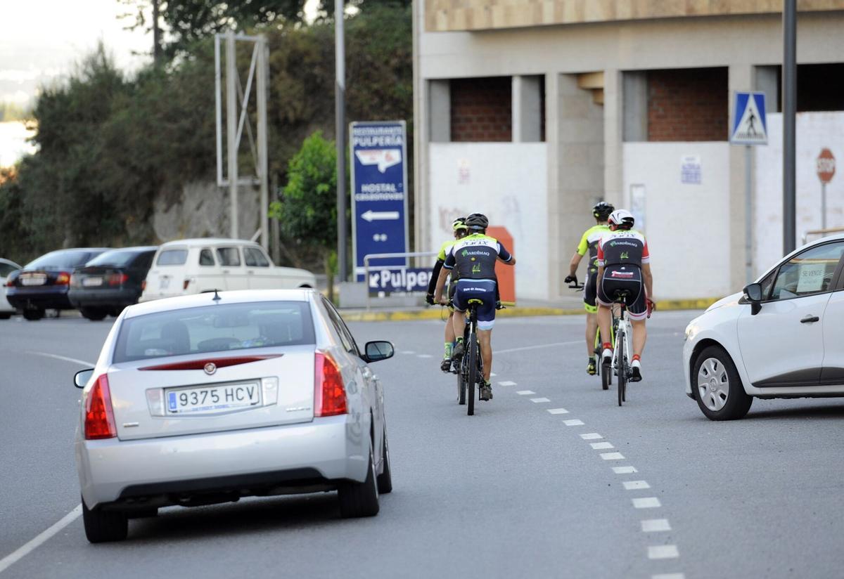 REPORTAJE CICLISTAS BICICLETAS PELIGROS EN LA CARRETERA CON CICLISTAS DE SILLEDA