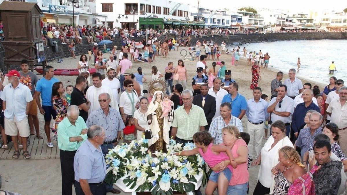 Procesión marítima de la Virgen del Carmen en Playa Blanca, en 2025 (Yaiza, Lanzarote)