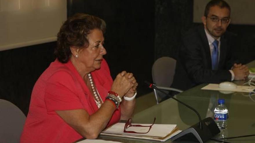 Rita Barberá compareció ayer en rueda de prensa tras la Junta de Gobierno local.