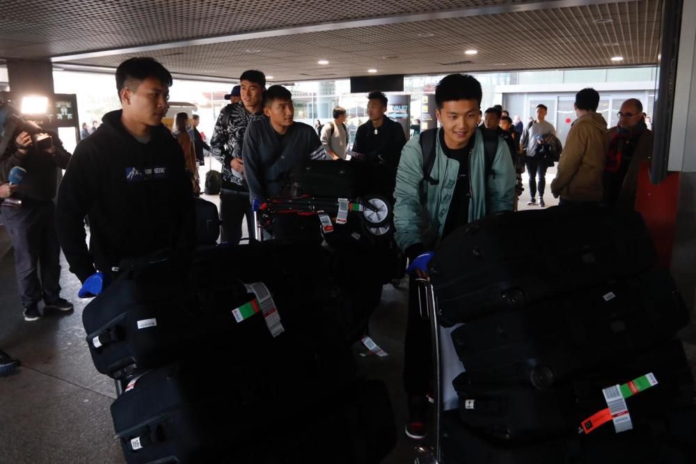 El equipo de fútbol de Wuhan aterriza en Málaga