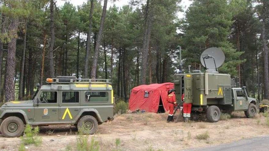 Efectivos de la Unidad de Emergencias en una intervención en Aliste.