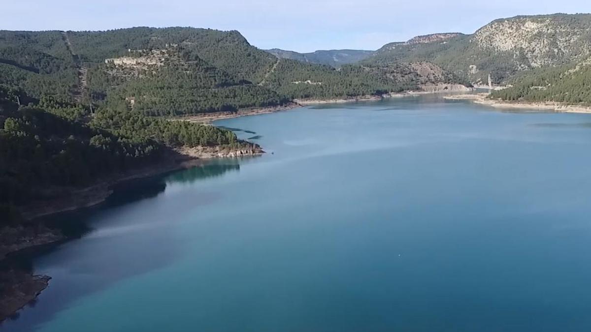 El embalse de Arenoso se encuentra en los términos municipales de Montanejos y Puebla de Arenoso