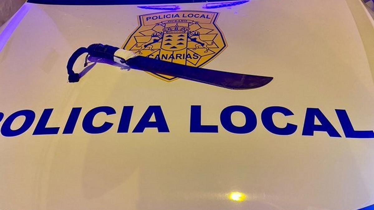 Imagen del machete recuperado durante la persecución que tuvo lugar la madrugada del domingo en el barrio de Miller, en Las Palmas de Gran Canaria.