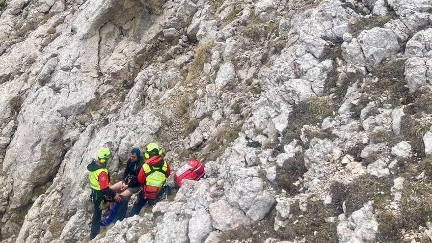 Els Bombers rescaten un excursionista ferit al Pedraforca