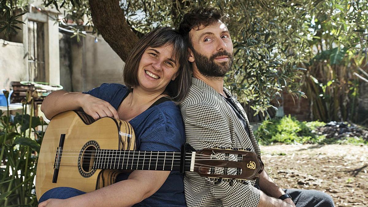 Carla Barroso i Dafnis Balduz combinen text i músiques de tota la vida a l’espectacle «Amics» | IMATGE PROMOCIONAL