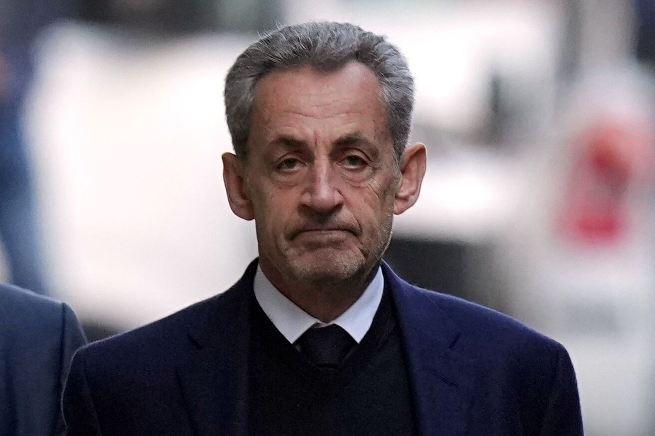 La justicia francesa pone en libertad condicional a Sarkozy tras 20 días en prisión