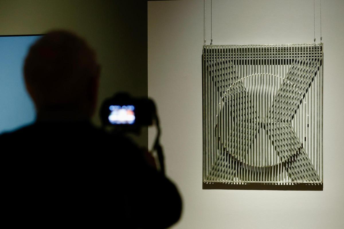 El Museo de Bellas Artes de València desempolva su colección de arte contemporáneo: Michavila, Yturralde o el Equipo Crónica componen 'Tiempos Modernos'