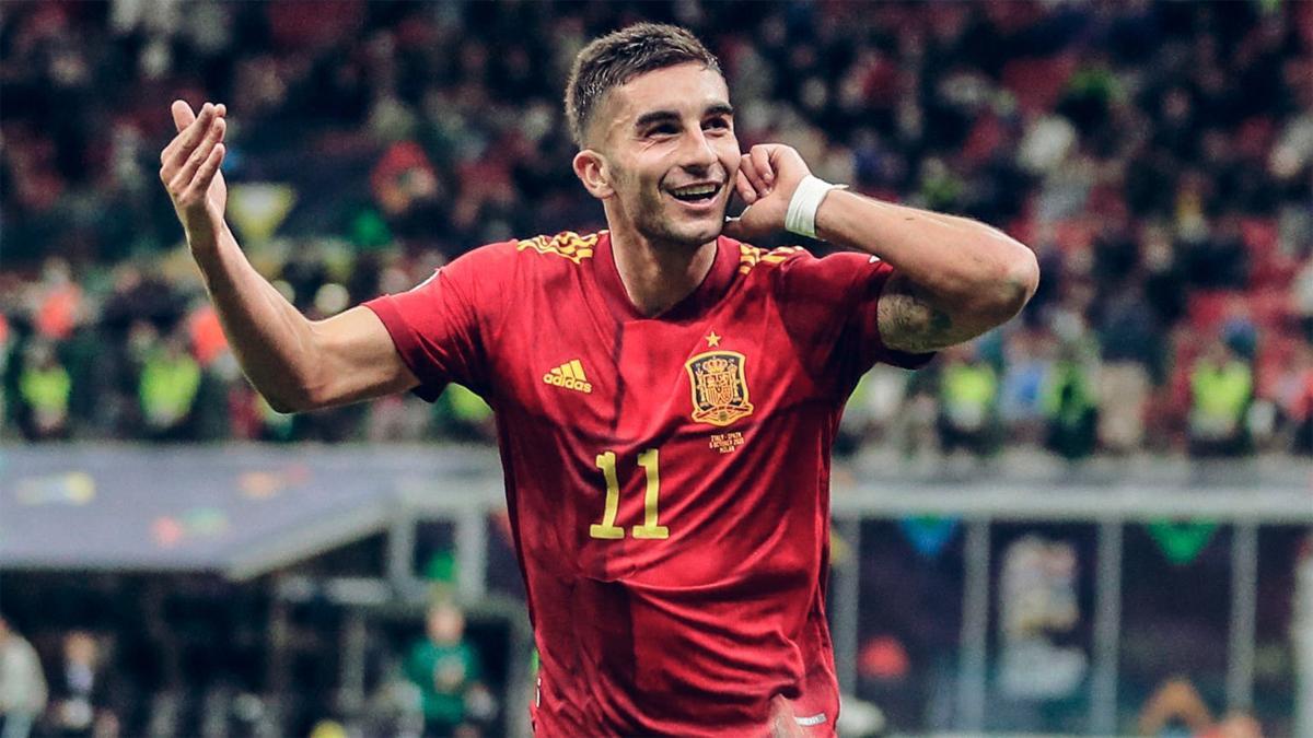 Ferran Torres celebra un tanto ante Bélgica