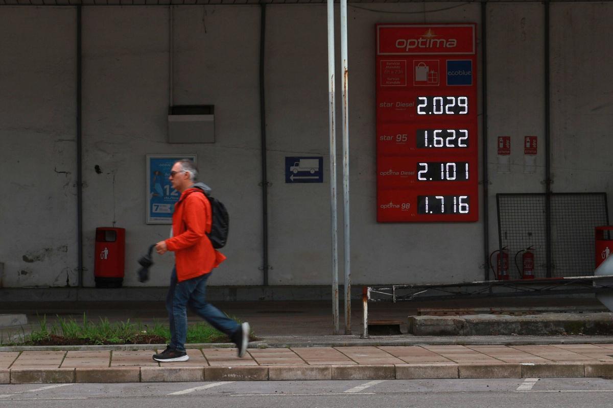 Vigo. Gasolinera Moeve de Beiramar