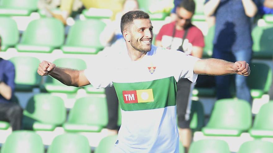 Yacine celebra su gol frente al Rayo Majadahonda