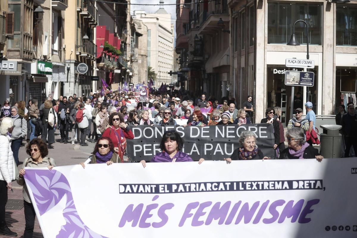 FOTOS | 2.000 personas en la manifestación del 8M en Mallorca