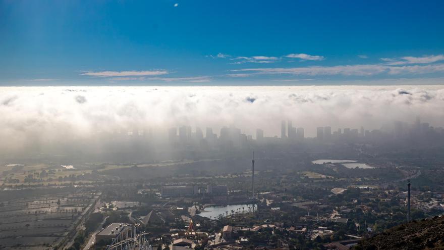 La niebla &quot;engulle&quot; Benidorm