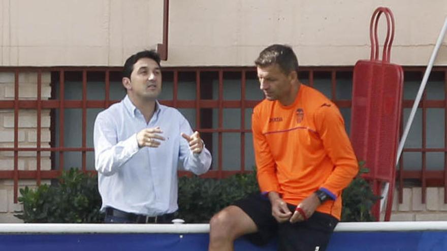 Braulio junto a Djukic en un entrenamiento en Paterna.