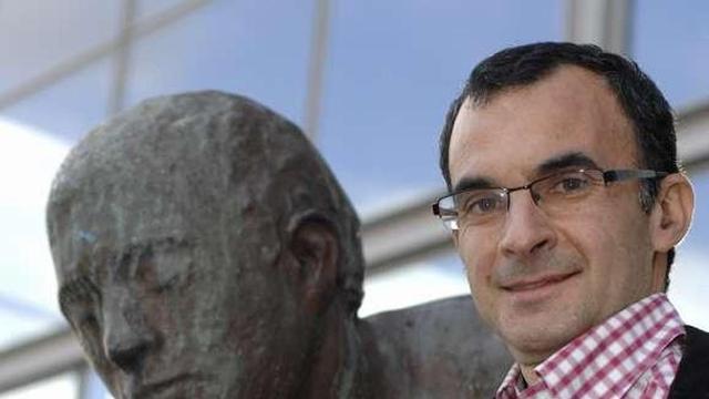 Santiago González Avión, ayer, en A Coruña. / fran martínez