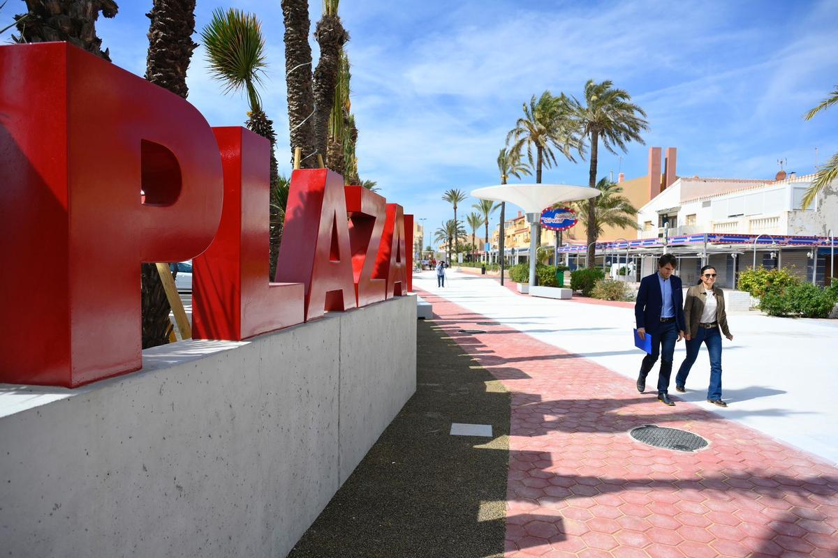 Plaza Bohemia de La Manga, renovada.