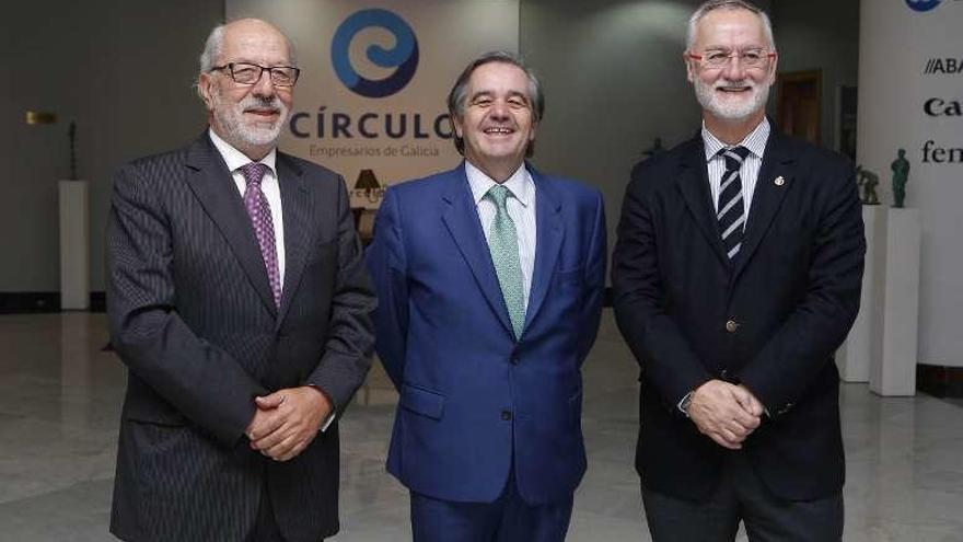 Desde la izq., Serafín Ocaña, Juan Güell y Roberto Pereira. // R. Grobas
