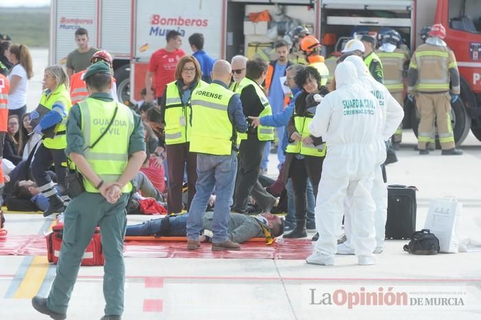 Simulan un accidente aéreo en aeropuerto