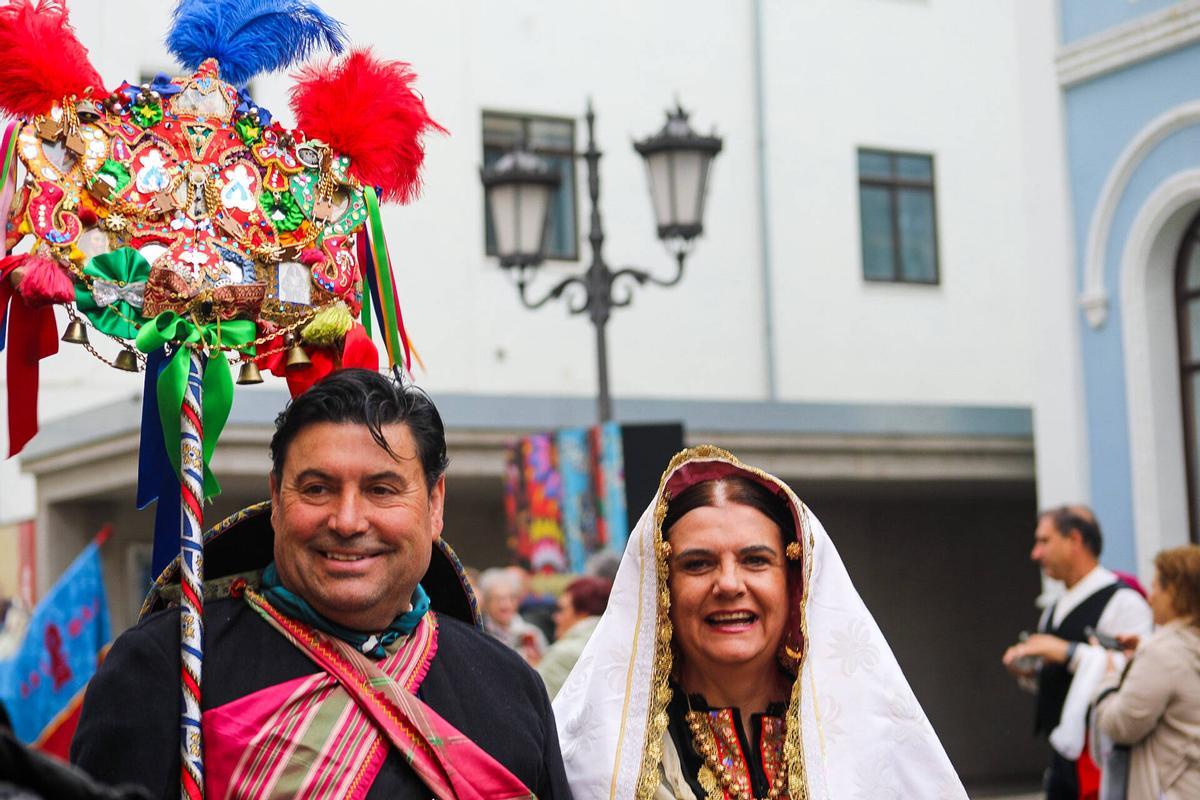 Desfile de indumentaria tradicional