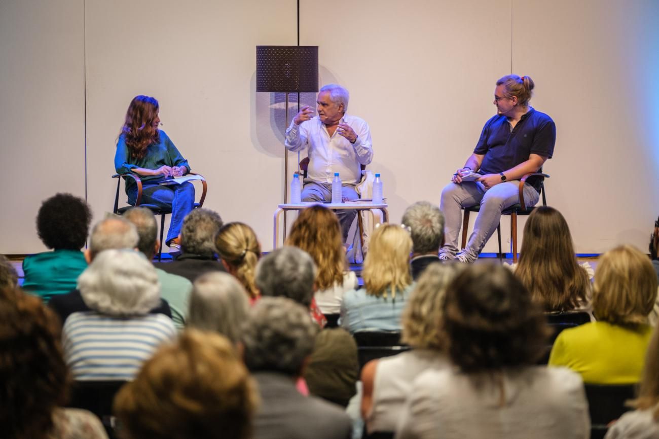 Presentación del libro de Juan Cruz Ruiz 'Mil doscientos pasos'