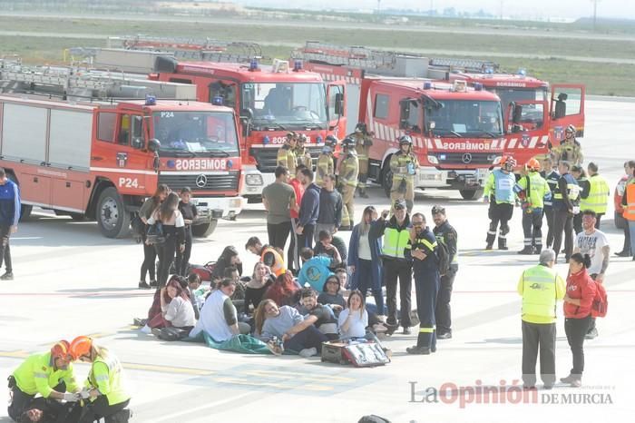 Simulan un accidente aéreo en aeropuerto