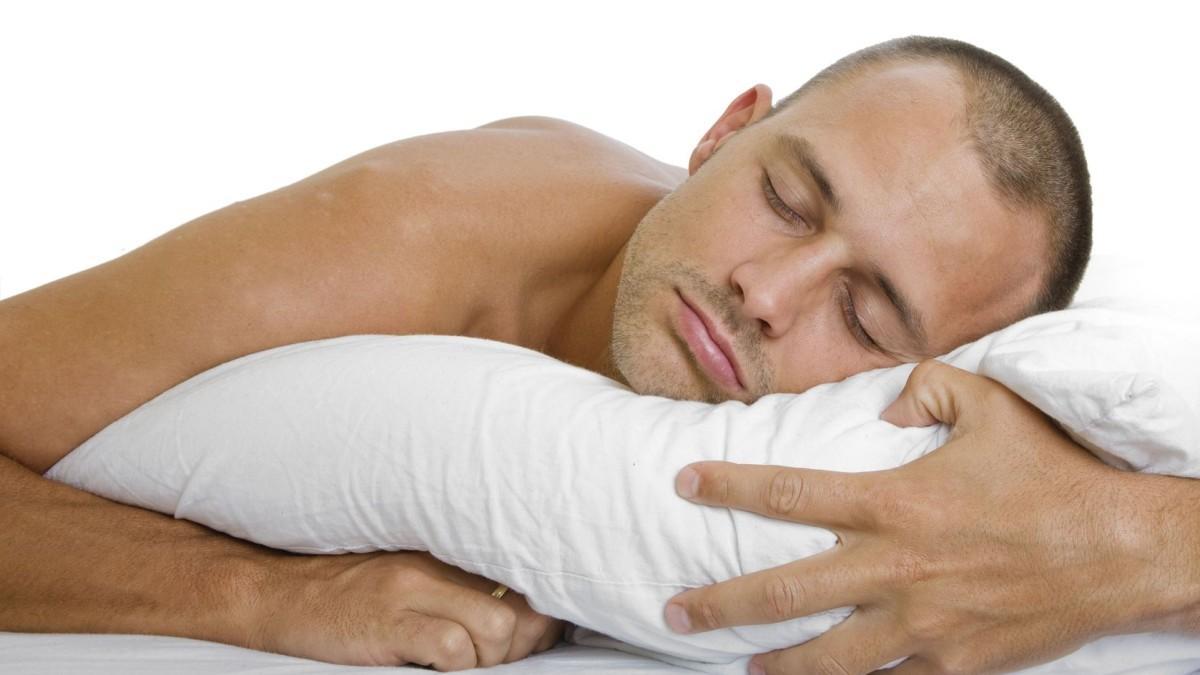 Dormir boca abajo: la advertencia definitiva del mayor experto en descanso de España
