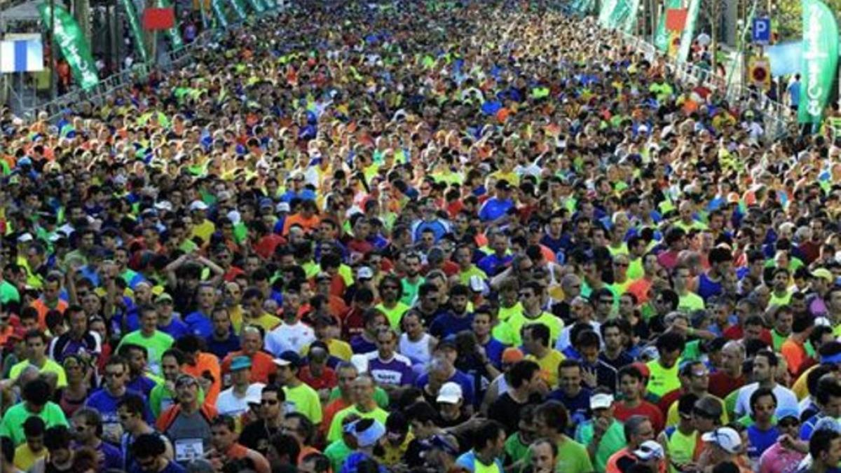 Participantes en la Cursa de El Corte Ingles, este domingo, por las calles de Barcelona.