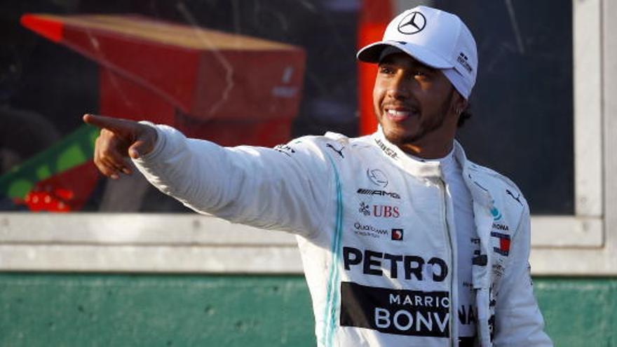 Hamilton conquereix la &#039;pole&#039; i sortirà primer a Austràlia