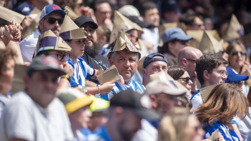 Aficionados del Dépor en Riazor. | Casteleiro/Roller Agencia
