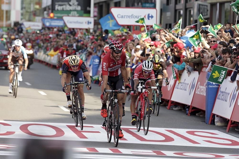 Llegada de la Vuelta a España al Muro de San Lorenzo