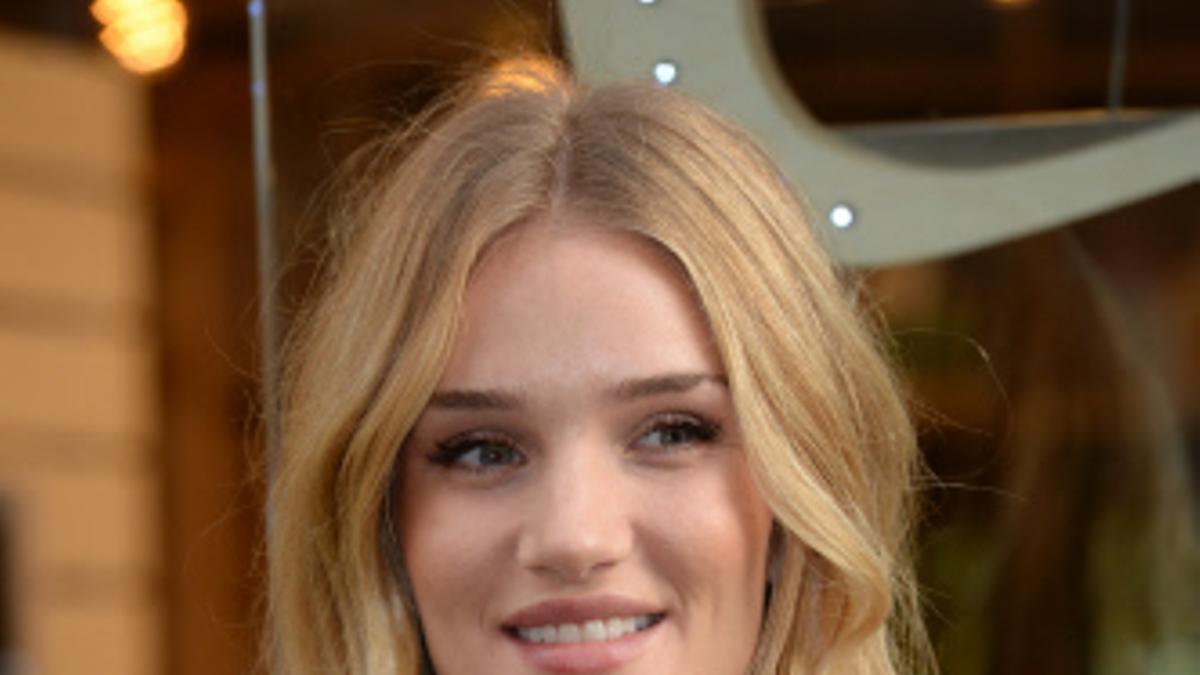 Rosie Huntington Whiteley pelo rubia