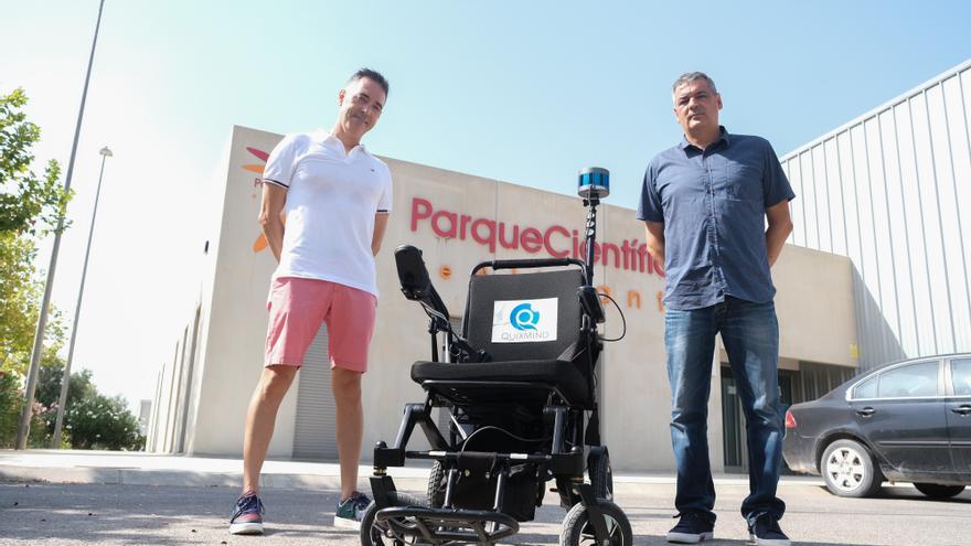 Así funciona la silla de ruedas autónoma diseñada por la empresa Quixmind del Parque Científico de la Universidad de Alicante
